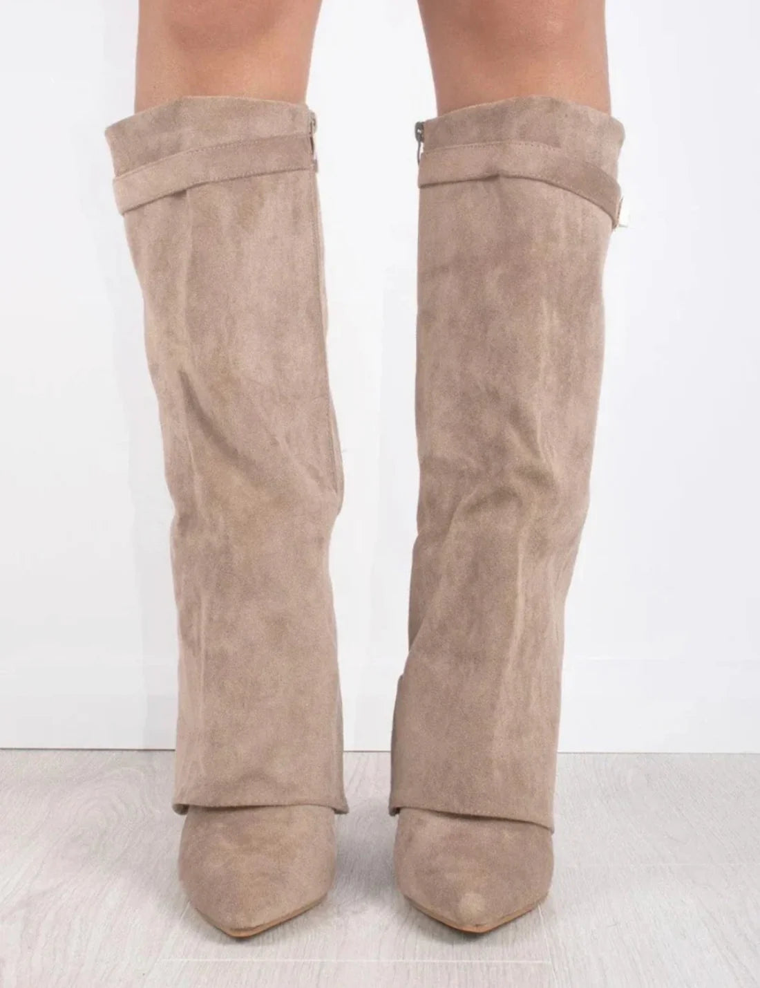 Thryx Suede Beige Boots