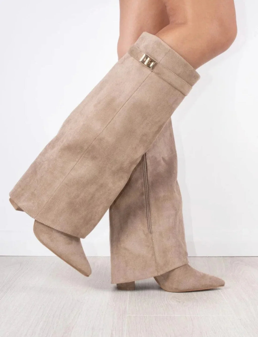 Thryx Suede Beige Boots