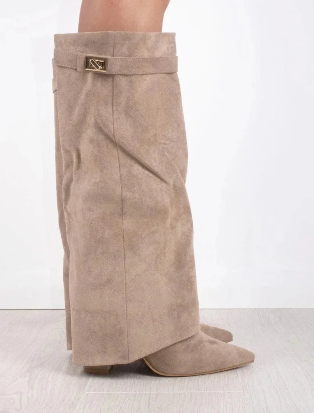 Thryx Suede Beige Boots