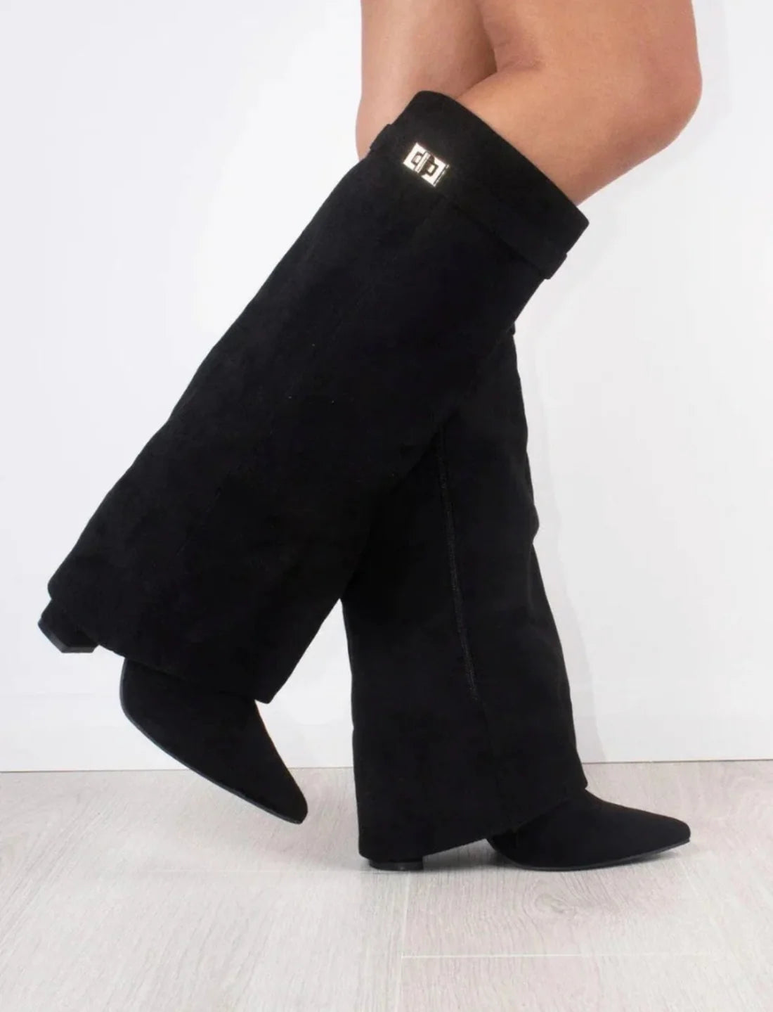 Thryx Suede Black Boots