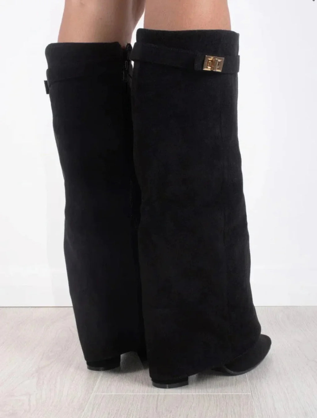 Thryx Suede Black Boots