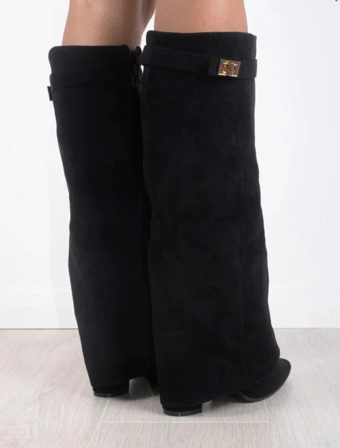 Thryx Suede Black Boots